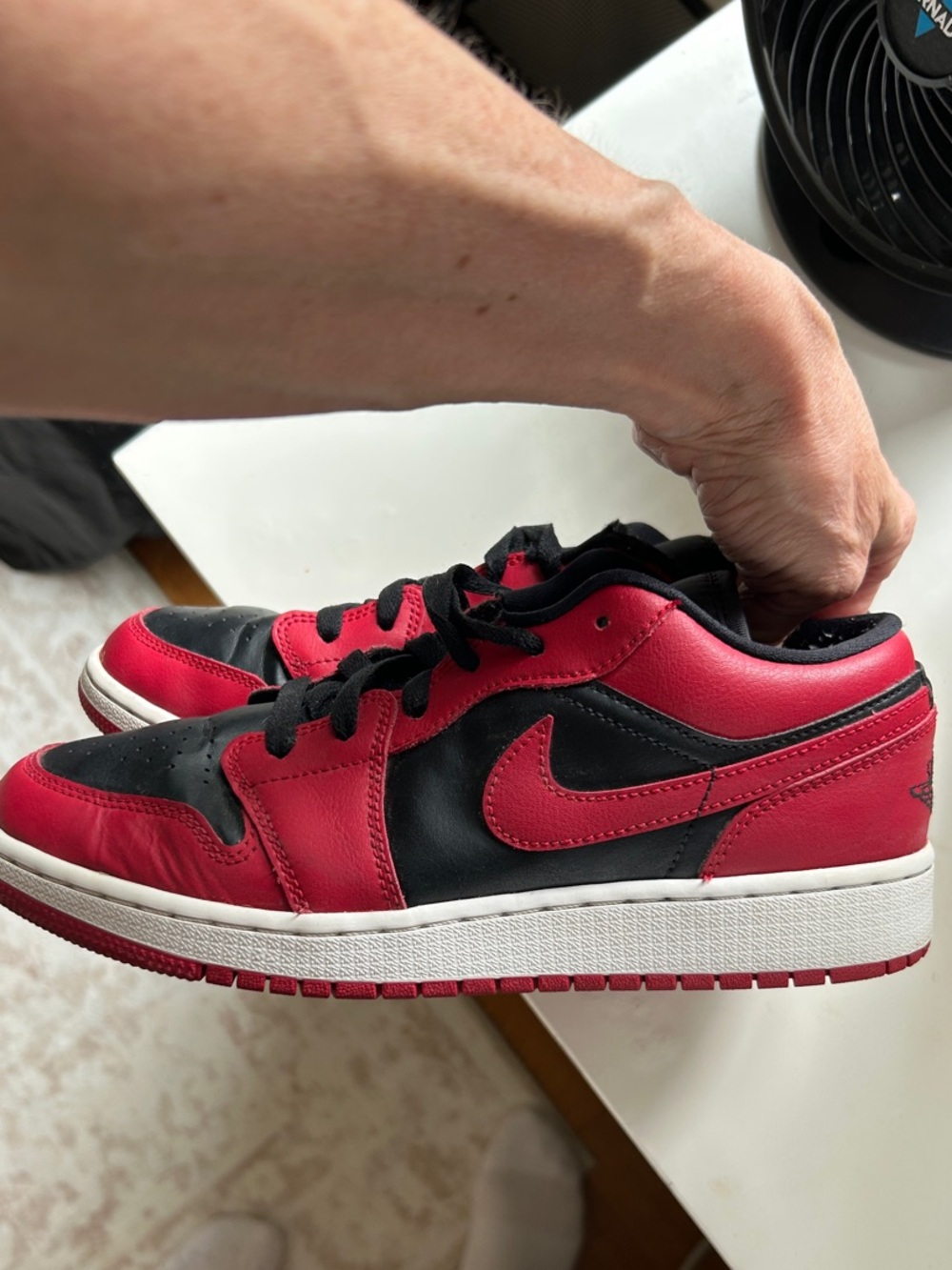 Air Jordan 1 Low "Reverse Bred" GS Youth 6Y (Fits Women 7.5-8) - Picture 8 of 10
